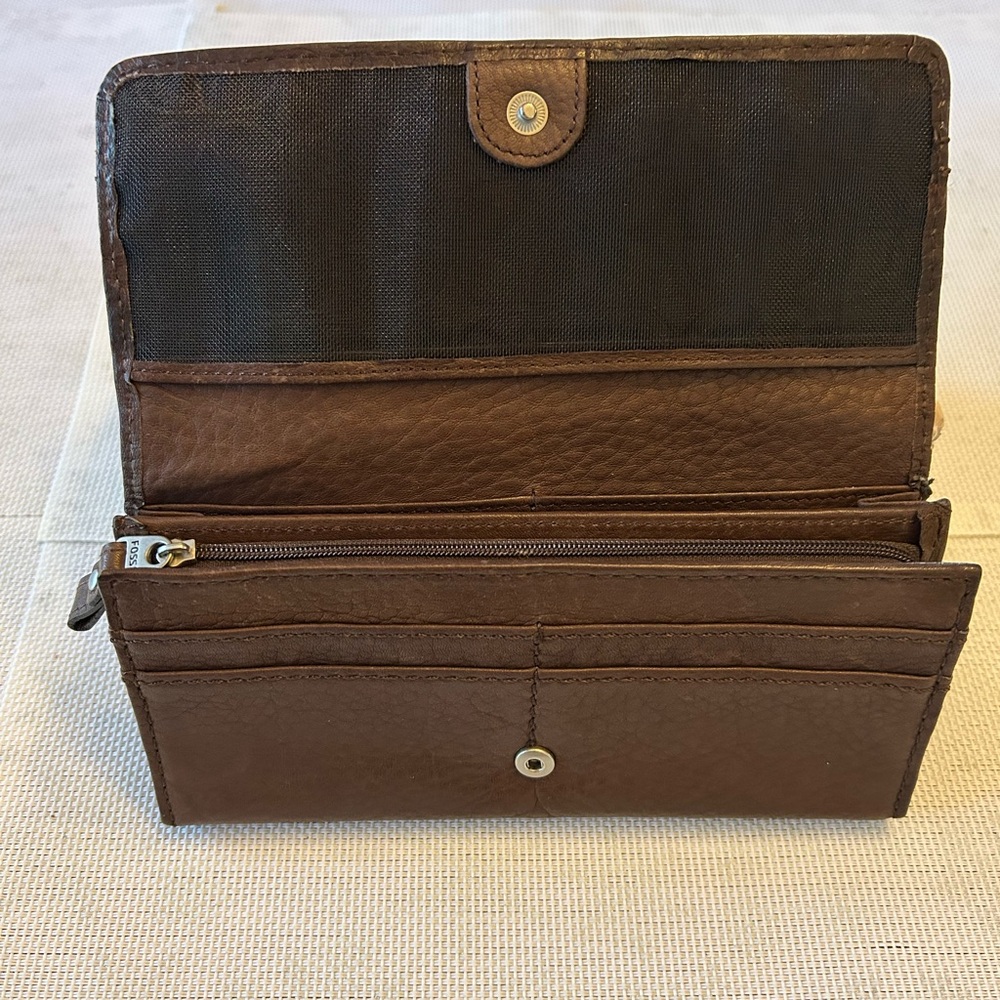 Fossil Dark Brown Leather Long Live Vintage 1954 preowned clutch/wallet - Picture 3 of 4